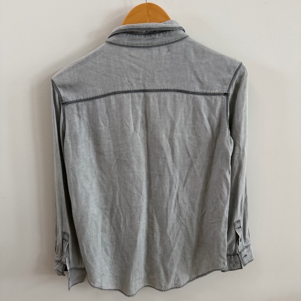 Aritzia Talula Gray Button-Down Shirt – 100% Rayon Soft Long Sleeve Size small - Picture 4 of 9